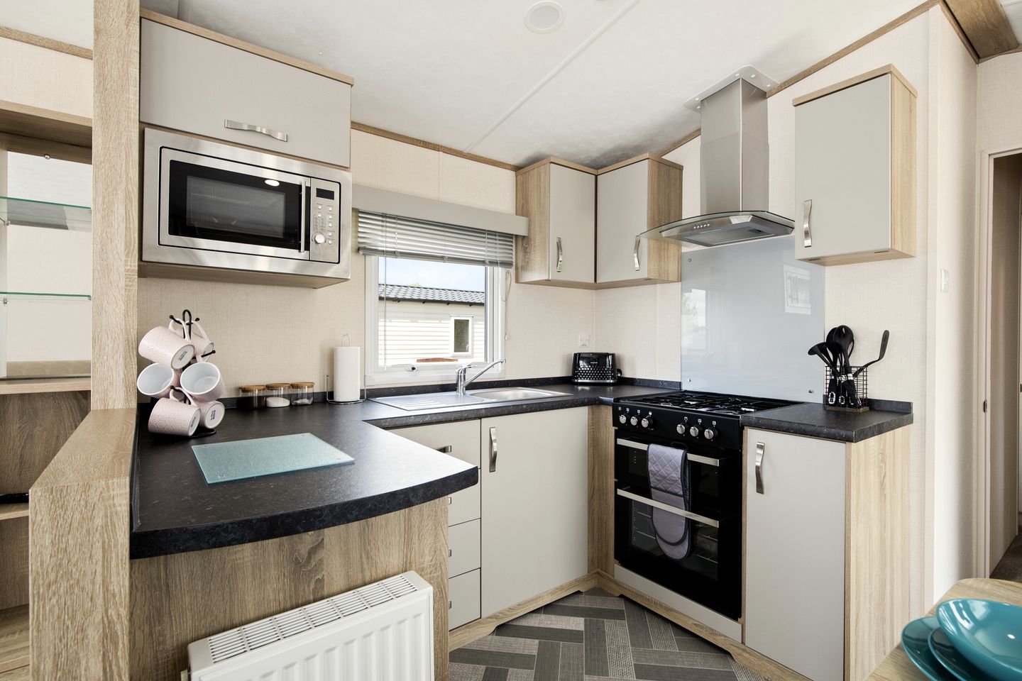 Stylish Caravan with Private Decking near Folly Farm, Begelly Pembrokeshire