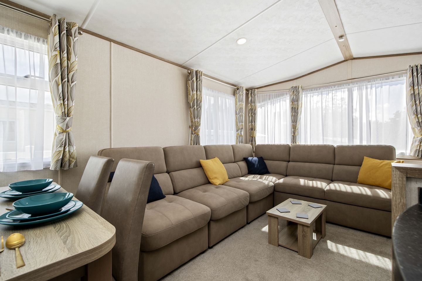 Stylish Caravan with Private Decking near Folly Farm, Begelly Pembrokeshire