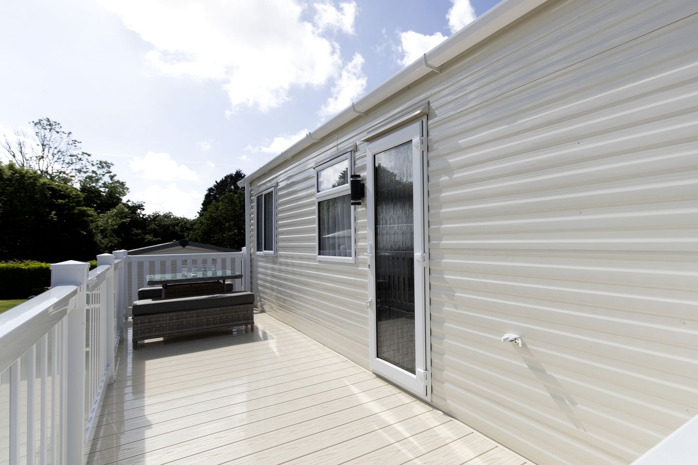 Stylish Caravan with Private Decking near Folly Farm, Begelly Pembrokeshire