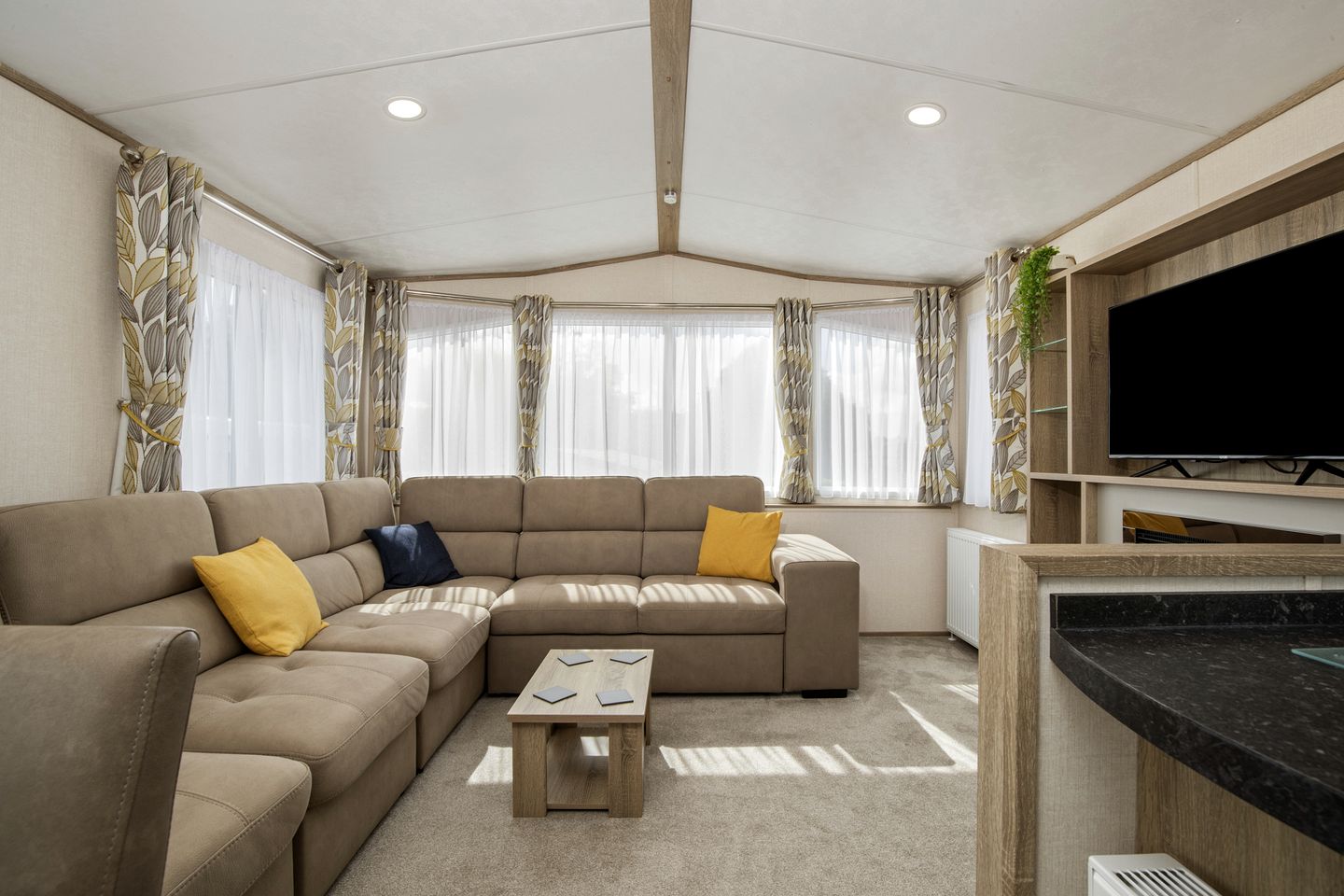 Stylish Caravan with Private Decking near Folly Farm, Begelly Pembrokeshire