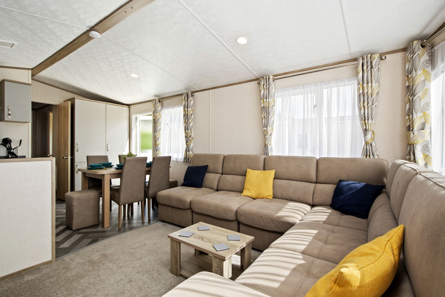 Stylish Caravan with Private Decking near Folly Farm, Begelly Pembrokeshire