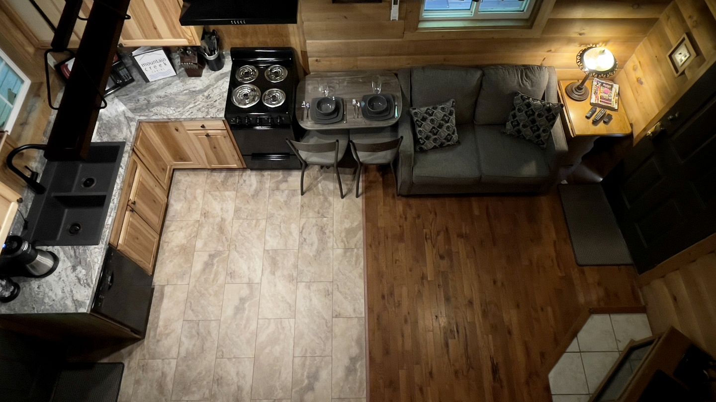 Cute Cabin with Hot Tub and Fire Pit in Bruceton Mills, West Virginia