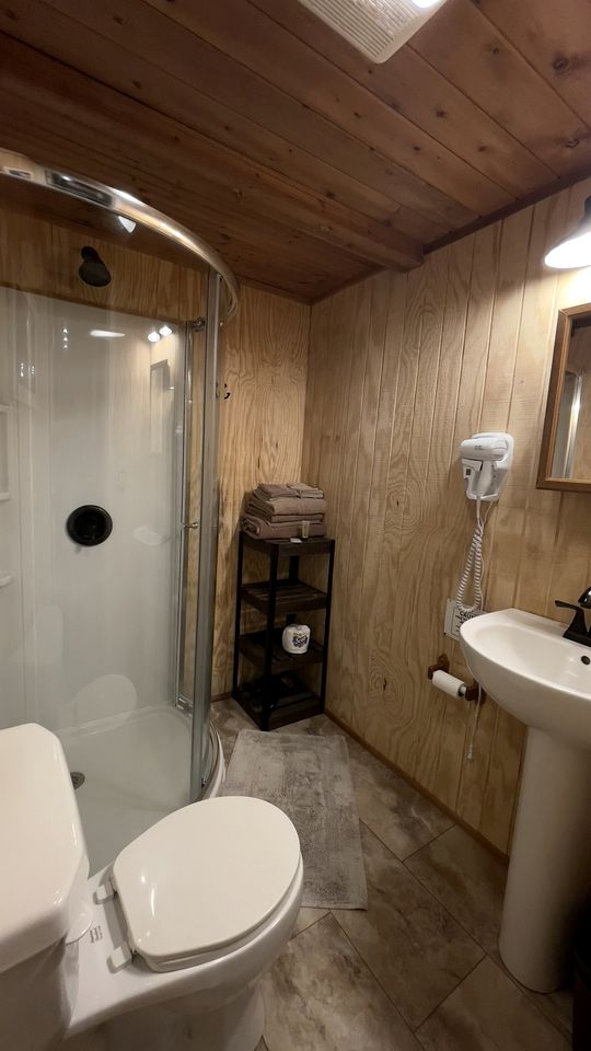 Cute Cabin with Hot Tub and Fire Pit in Bruceton Mills, West Virginia