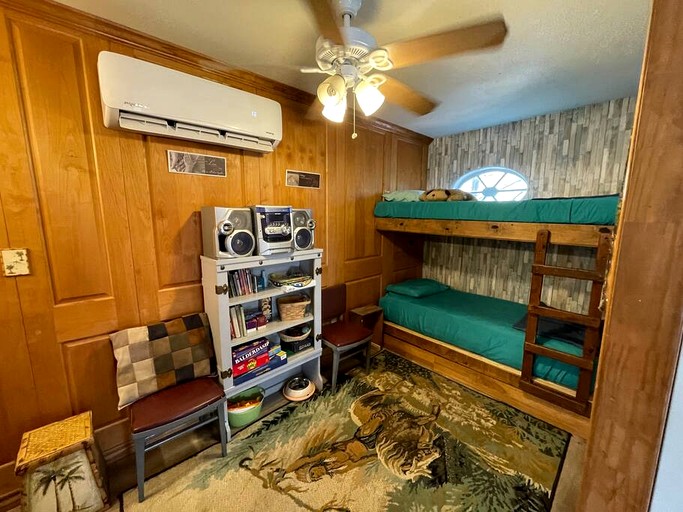 Cabins (United States of America, Marble Falls, Texas)