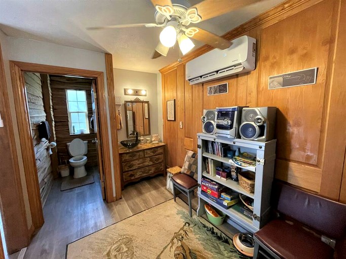 Cabins (United States of America, Marble Falls, Texas)