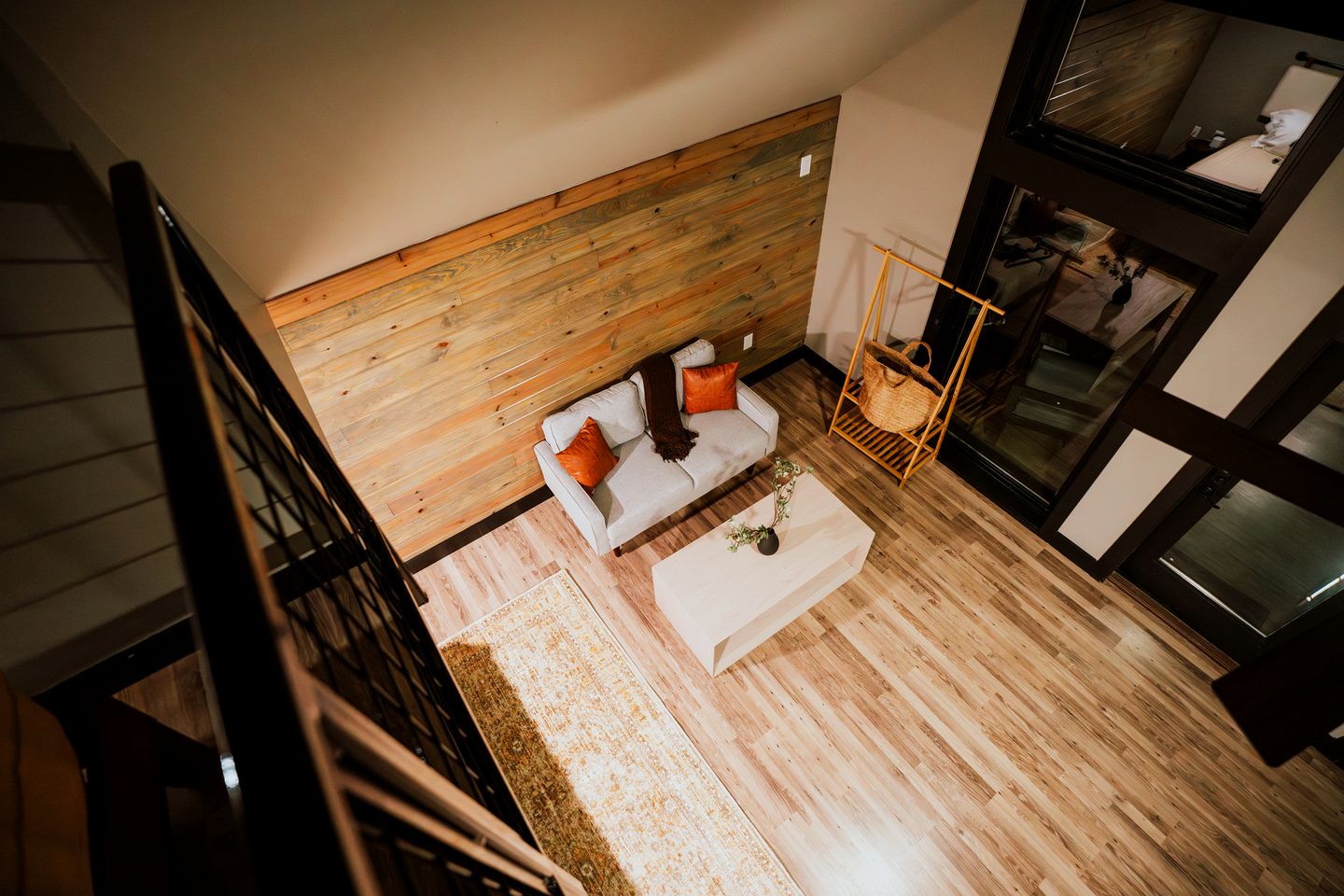 Cozy Modern Cabin with Deck and Hot Tub in Cedar Bluff, Alabama