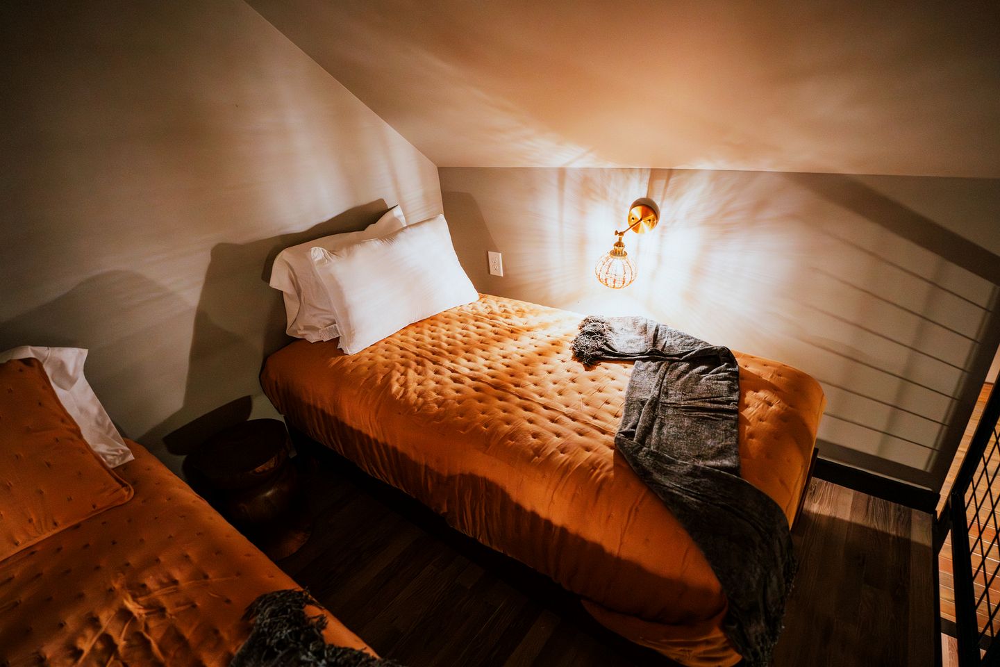 Cozy Modern Cabin with Deck and Hot Tub in Cedar Bluff, Alabama