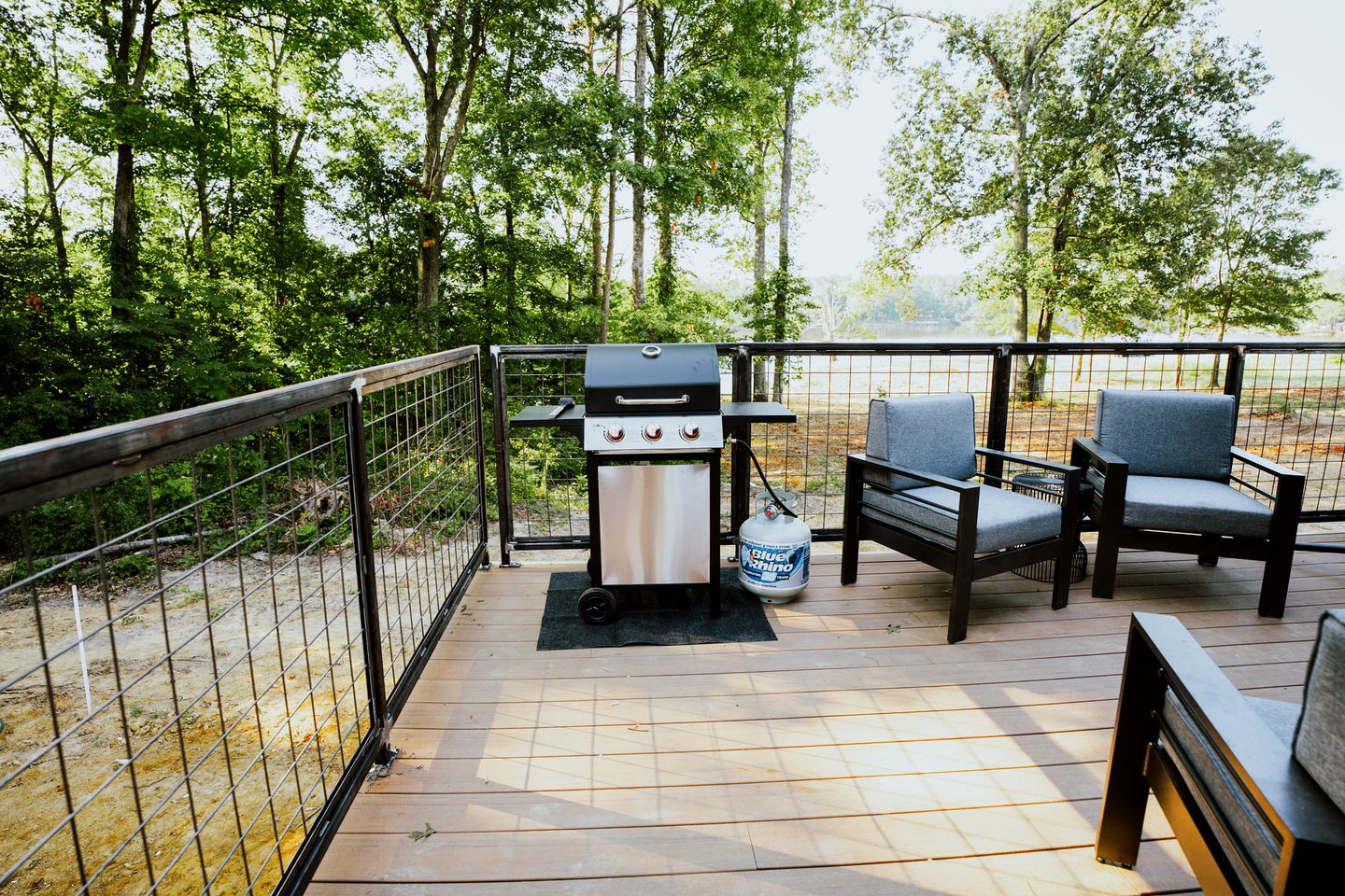 Cozy Modern Cabin with Deck and Hot Tub in Cedar Bluff, Alabama