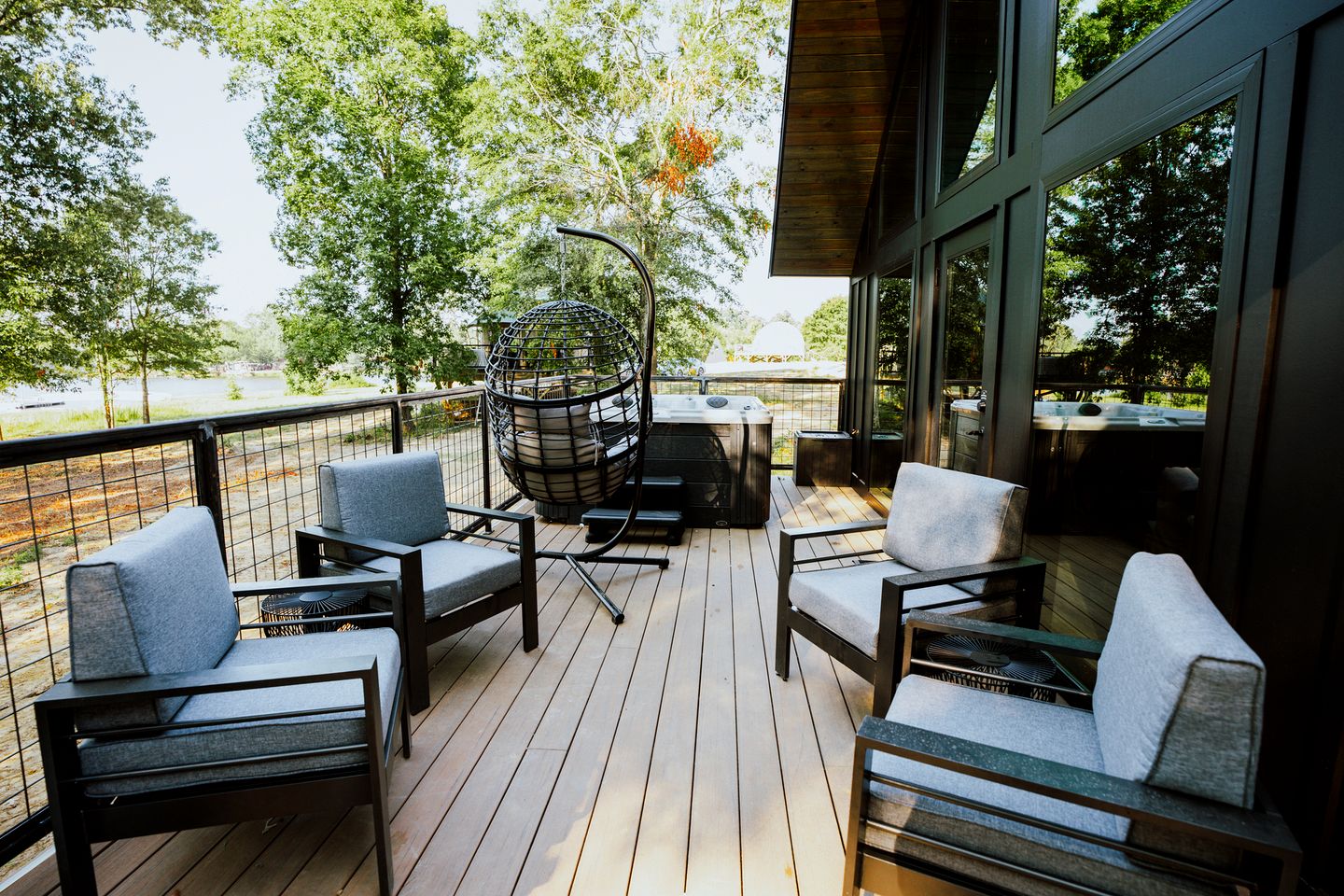 Cozy Modern Cabin with Deck and Hot Tub in Cedar Bluff, Alabama