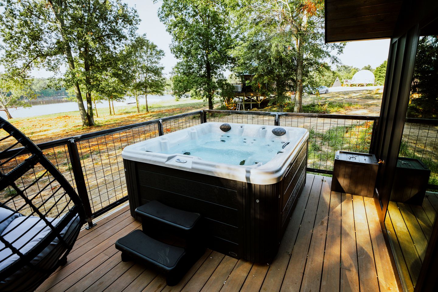 Cozy Modern Cabin with Deck and Hot Tub in Cedar Bluff, Alabama