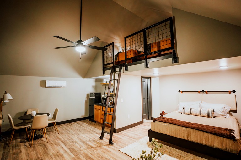 Cabins (United States of America, Cedar Bluff, Alabama)