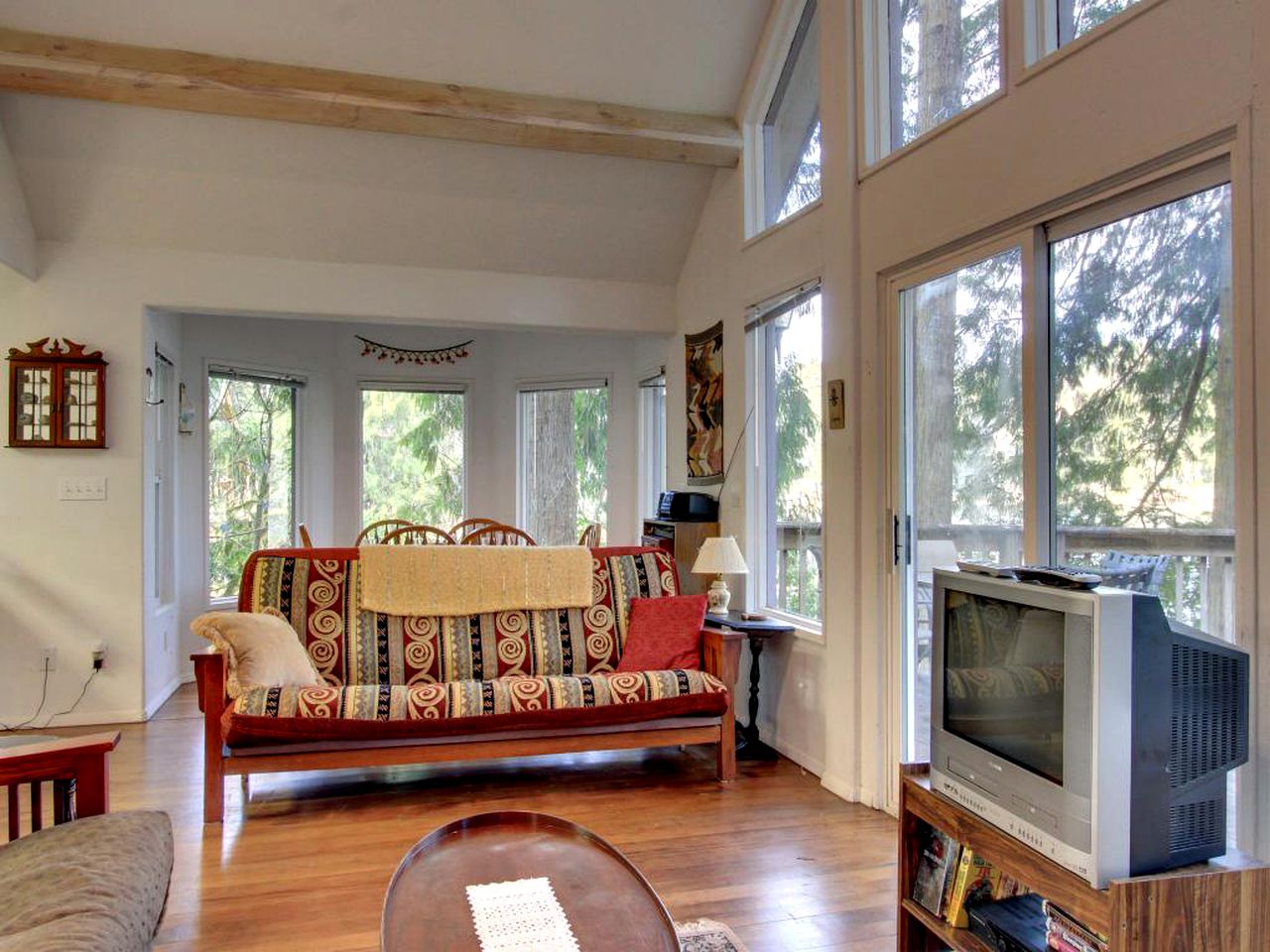 Lakeside Cabin with a Dock, Florence, Oregon