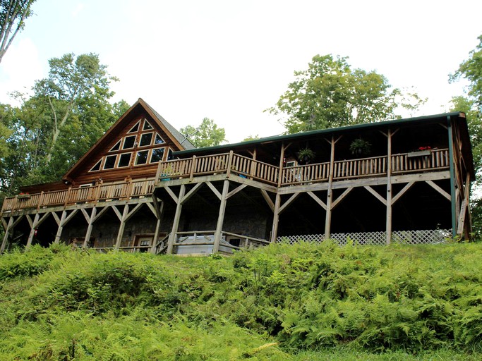 Log Cabins (Mars Hill, North Carolina, United States)