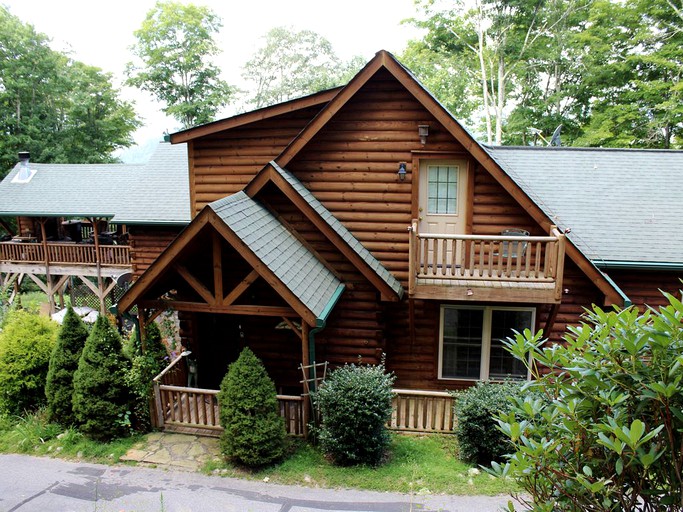 Log Cabins (Mars Hill, North Carolina, United States)