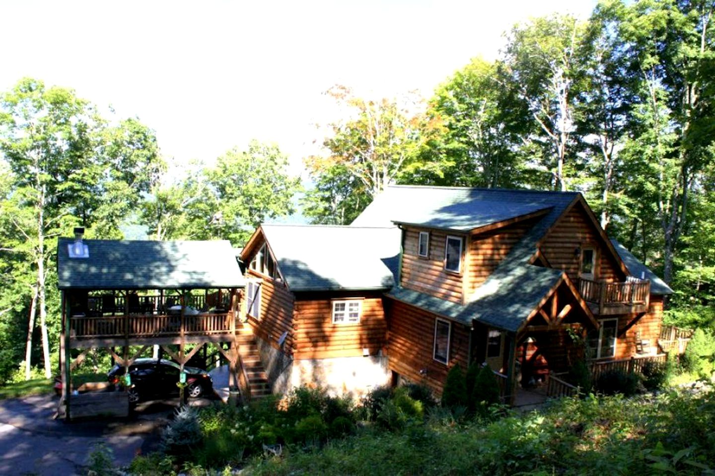 Impressive Log Cabin with a Private Hot Tub in Mars Hill, North Carolina