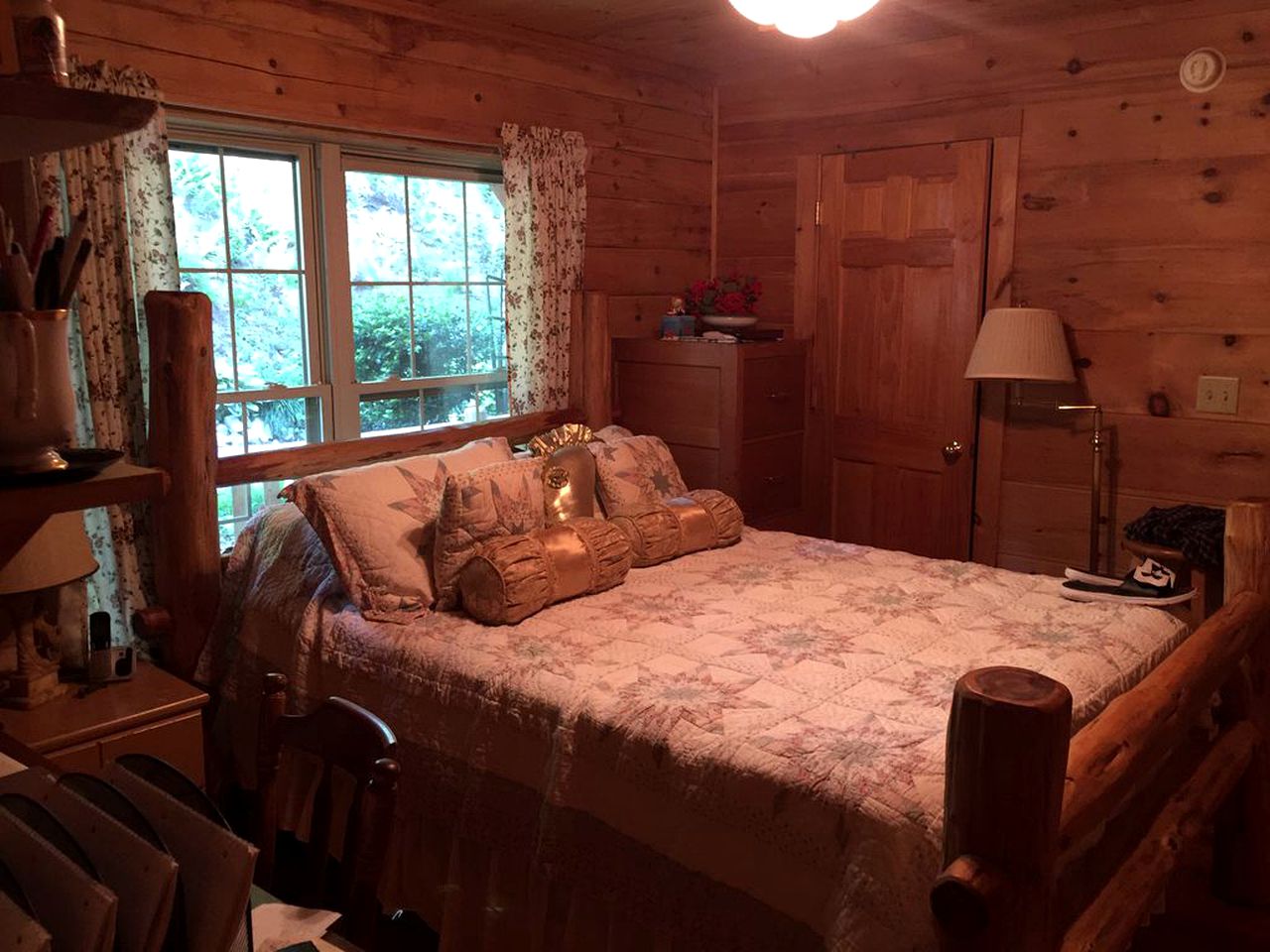 Impressive Log Cabin with a Private Hot Tub in Mars Hill, North Carolina