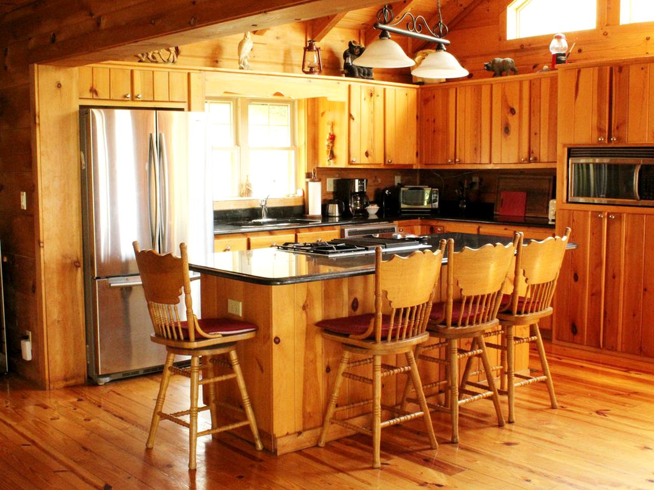 Impressive Log Cabin with a Private Hot Tub in Mars Hill, North Carolina