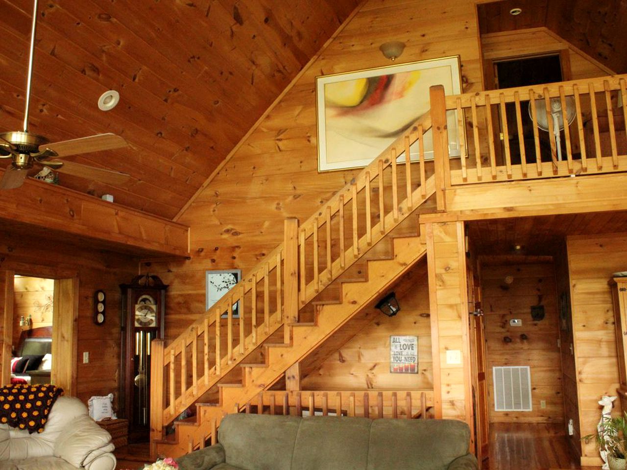 Impressive Log Cabin with a Private Hot Tub in Mars Hill, North Carolina