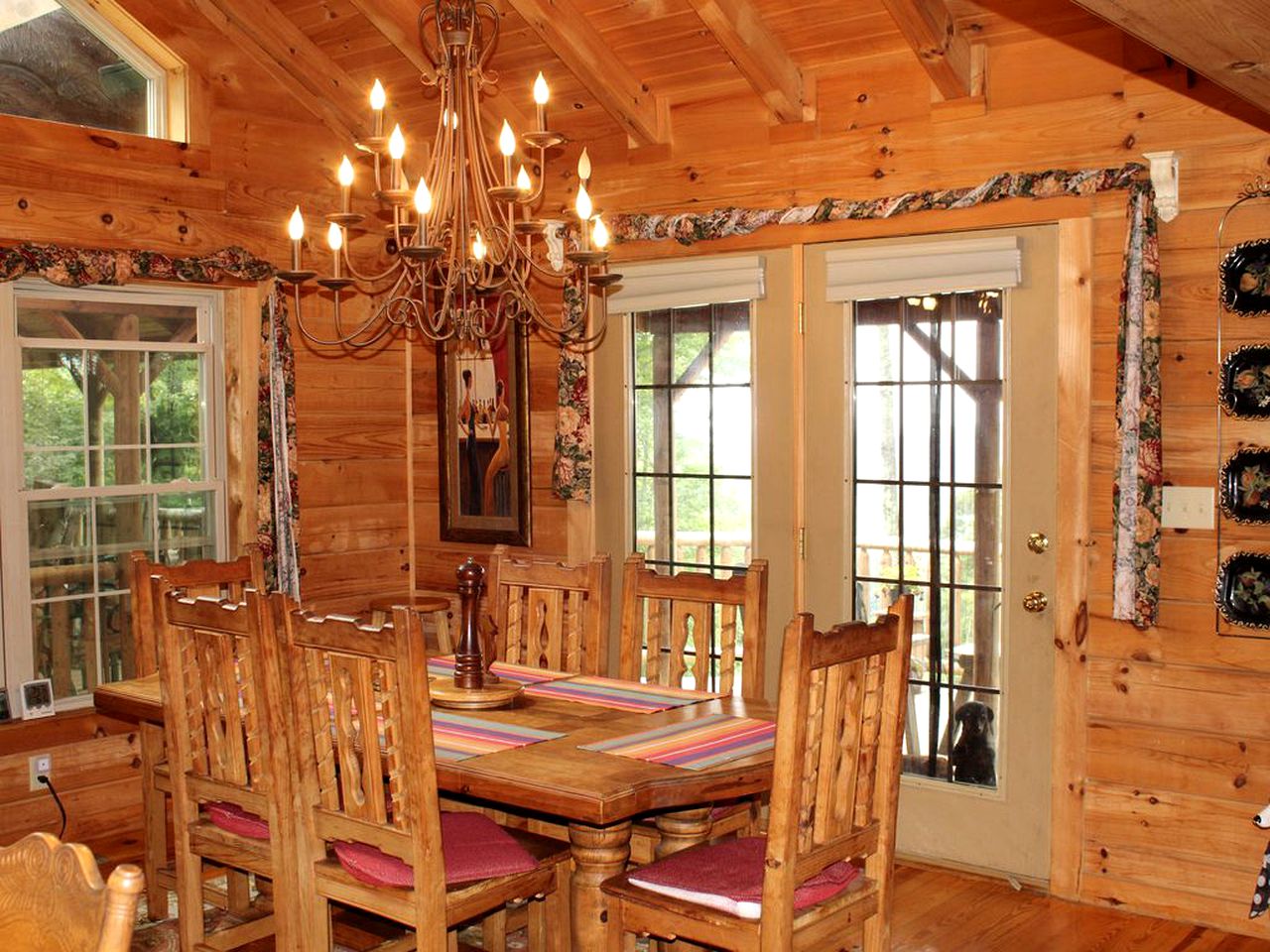 Impressive Log Cabin with a Private Hot Tub in Mars Hill, North Carolina