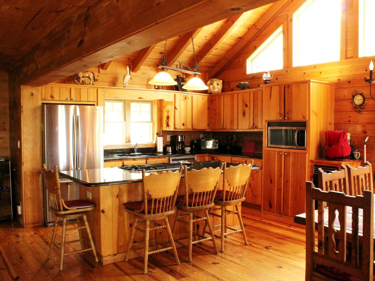 Impressive Log Cabin with a Private Hot Tub in Mars Hill, North Carolina