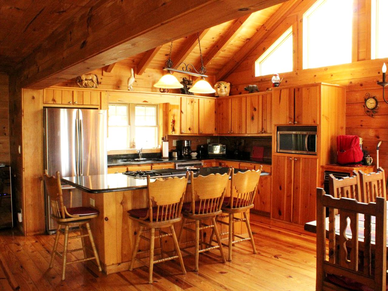 Impressive Log Cabin with a Private Hot Tub in Mars Hill, North Carolina