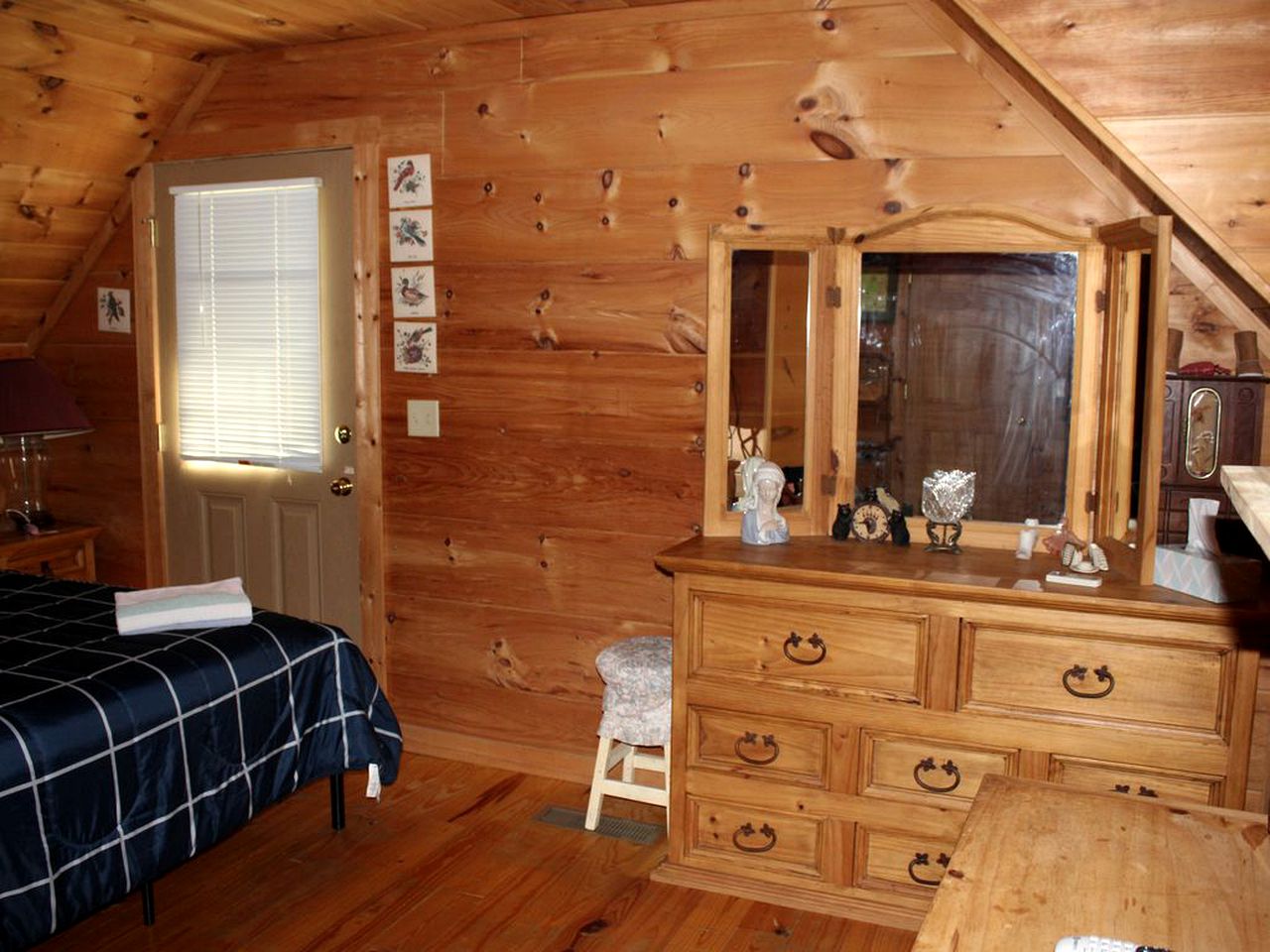 Impressive Log Cabin with a Private Hot Tub in Mars Hill, North Carolina