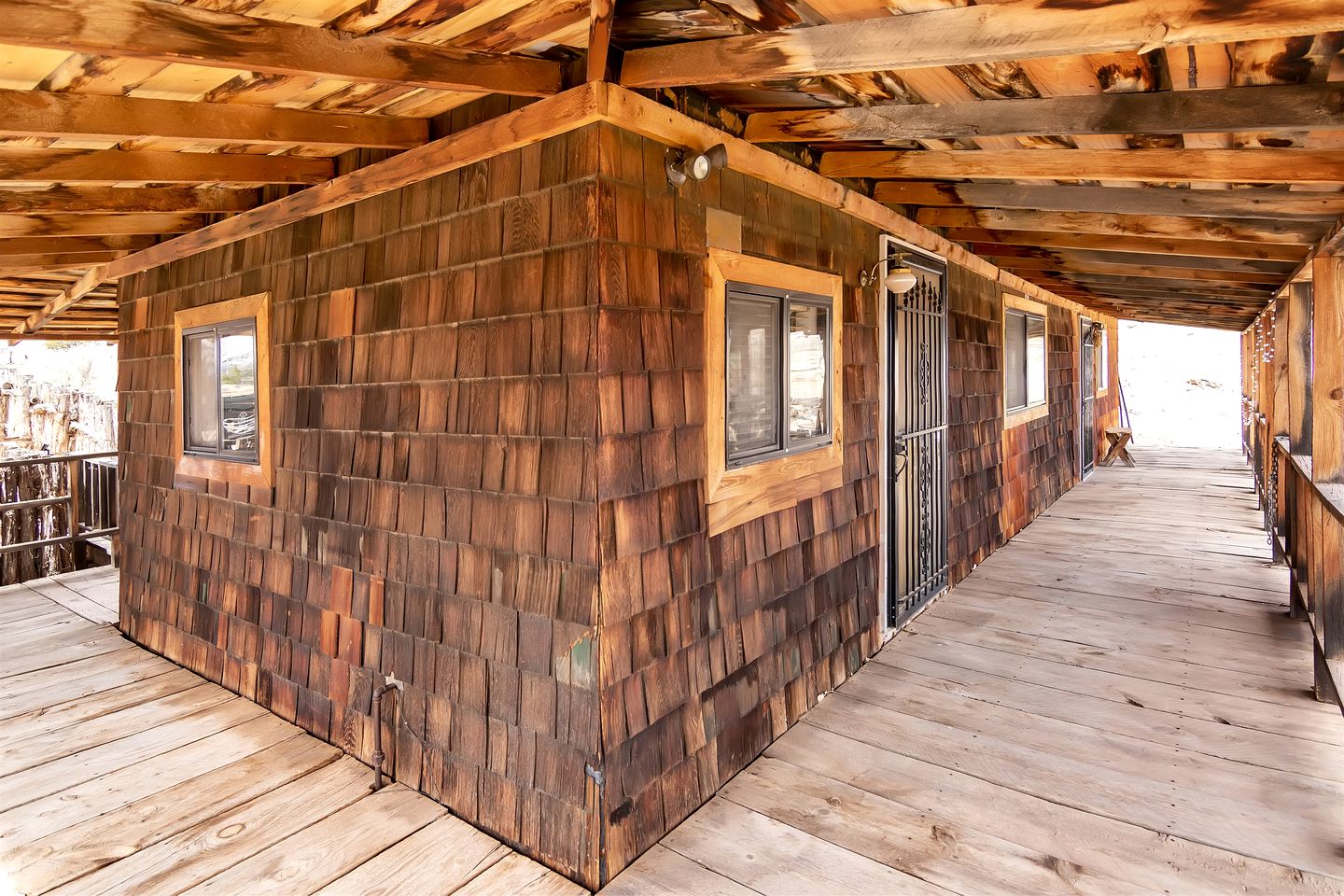 Cozy Off-Grid Cabin with Equipped Outdoor Deck and Picnic Space in Utah