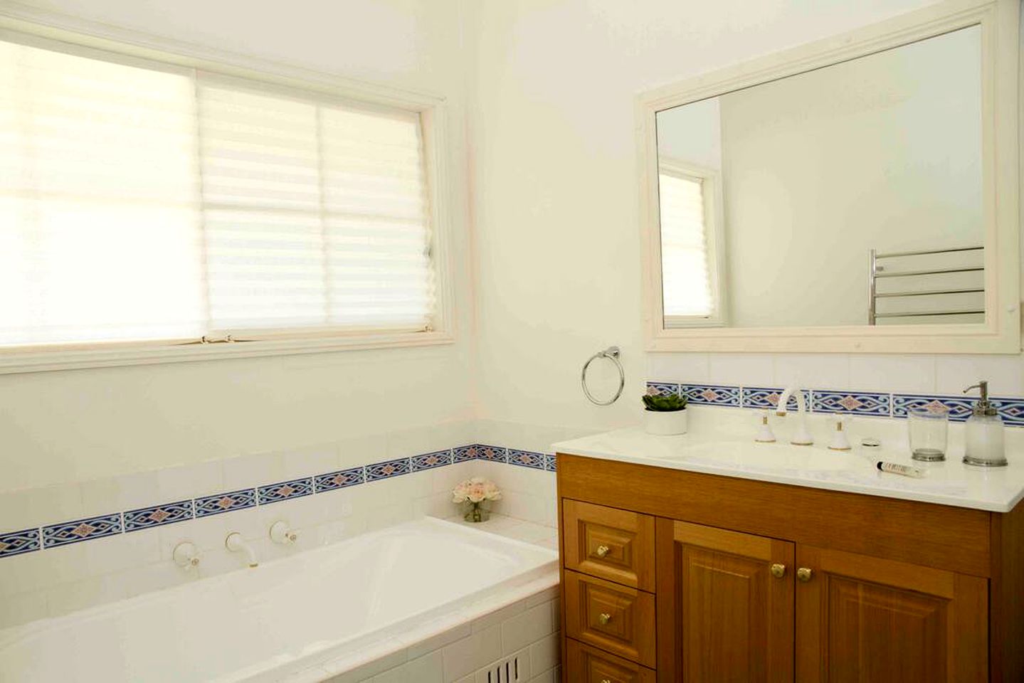 Glamping in Harmony with the Great Outdoors in this Wonderful Cottage in the Blue Mountains
