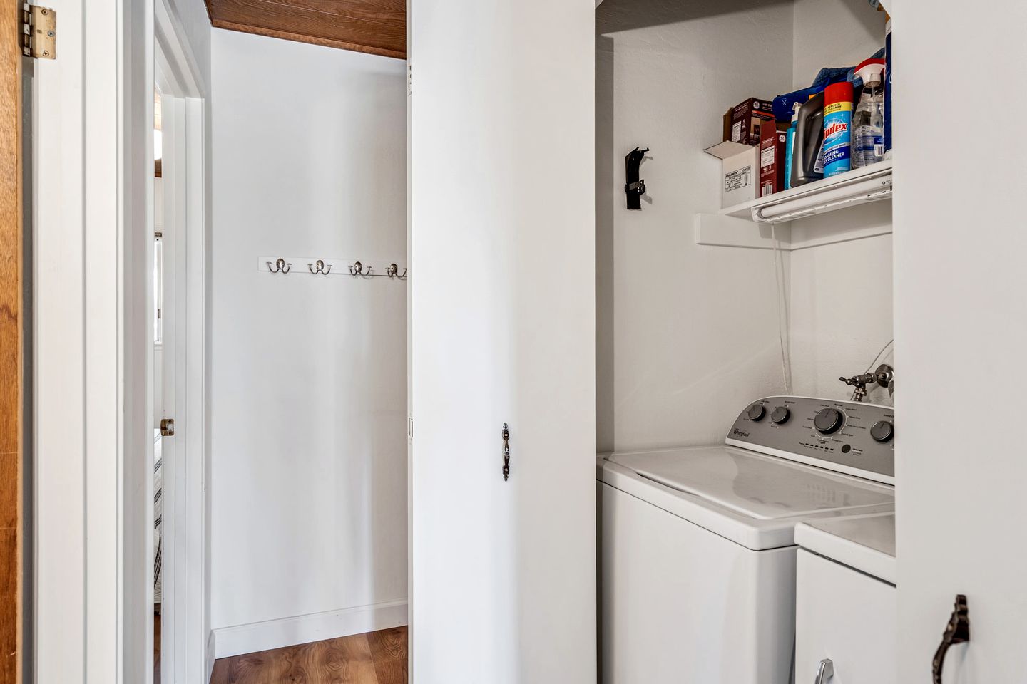 Pet-Friendly Perfection: Modern Cabin with Deck, Nestled by Pine Mountain Lake