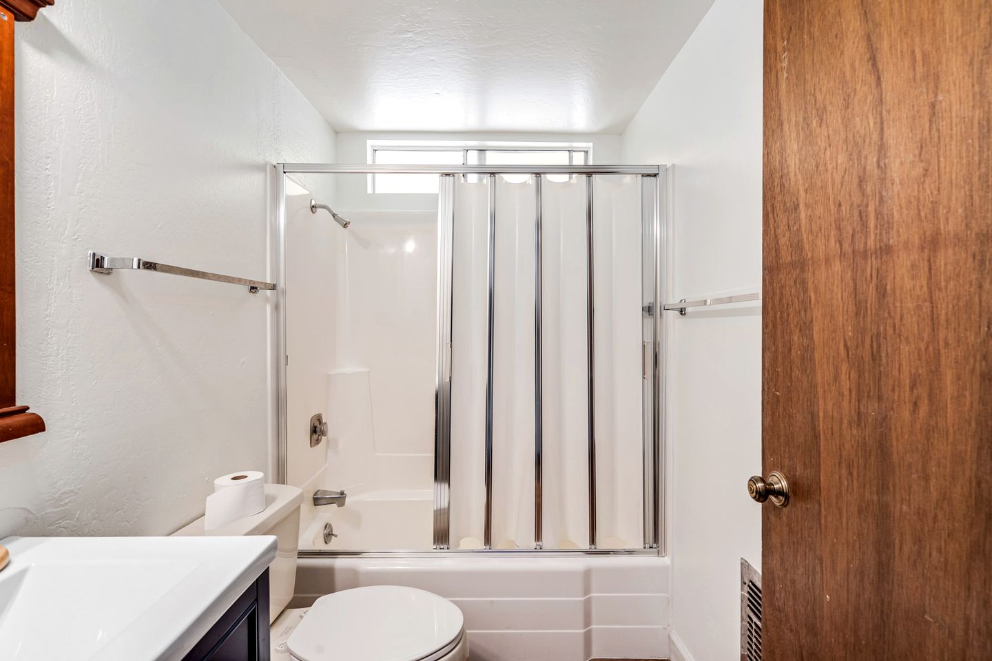 Pet-Friendly Perfection: Modern Cabin with Deck, Nestled by Pine Mountain Lake