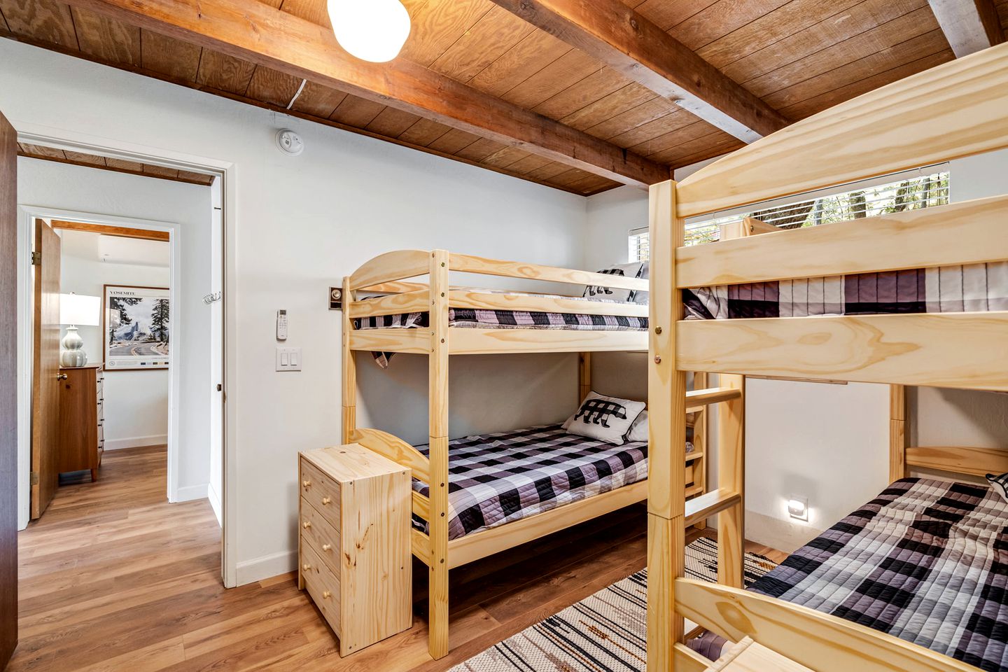 Pet-Friendly Perfection: Modern Cabin with Deck, Nestled by Pine Mountain Lake