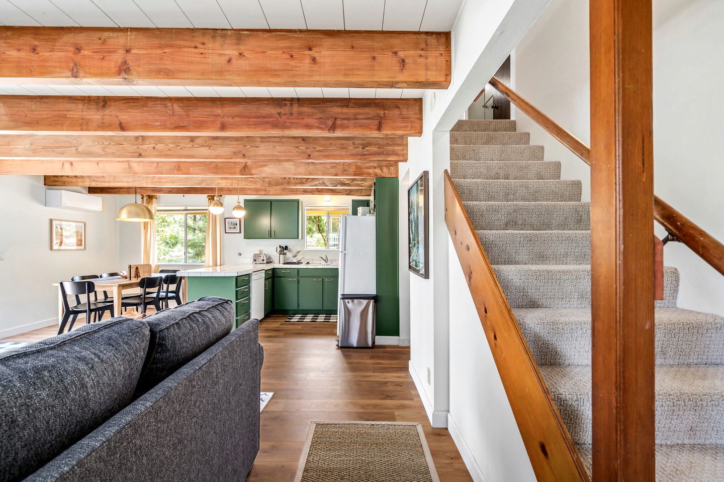 Pet-Friendly Perfection: Modern Cabin with Deck, Nestled by Pine Mountain Lake