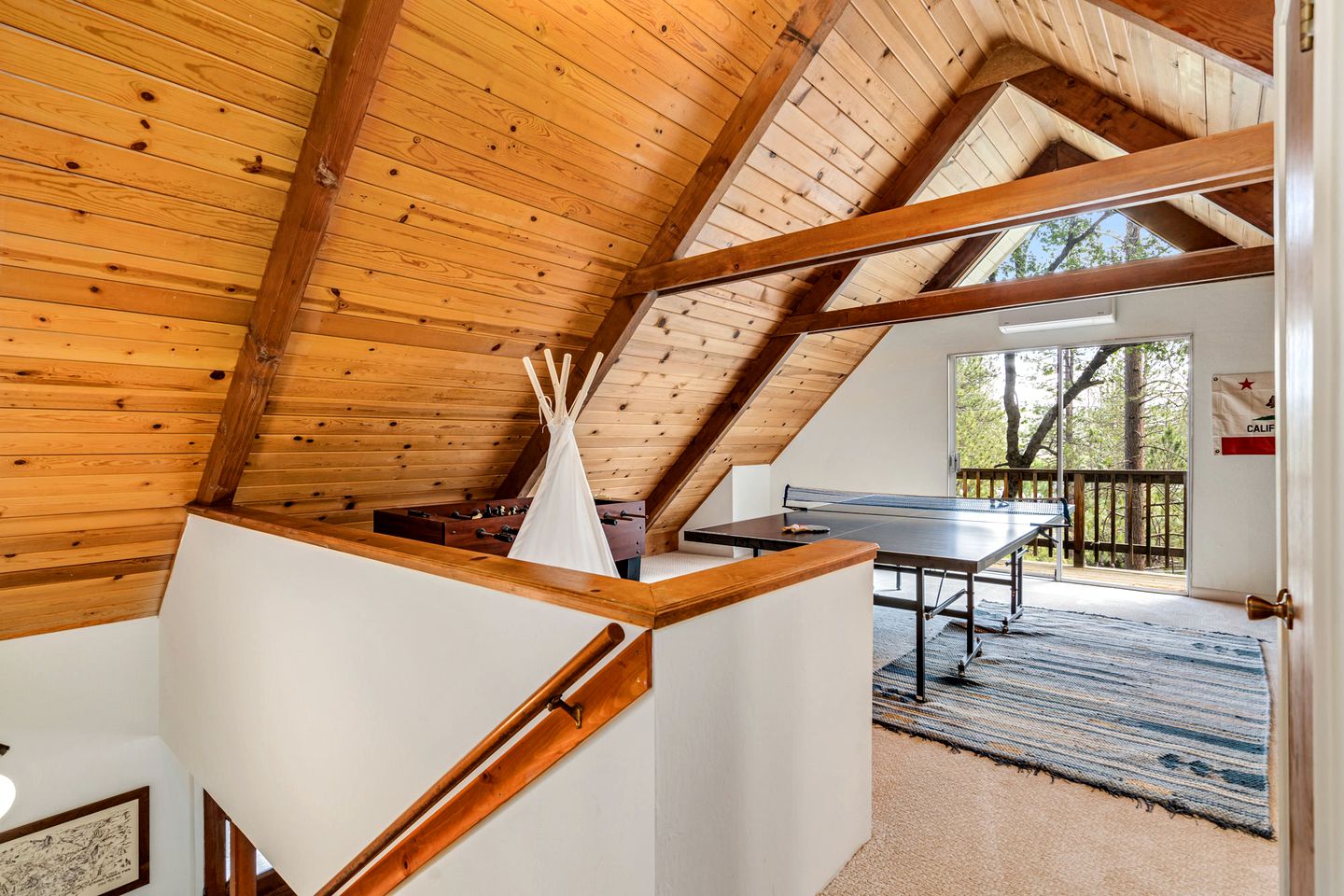 Pet-Friendly Perfection: Modern Cabin with Deck, Nestled by Pine Mountain Lake