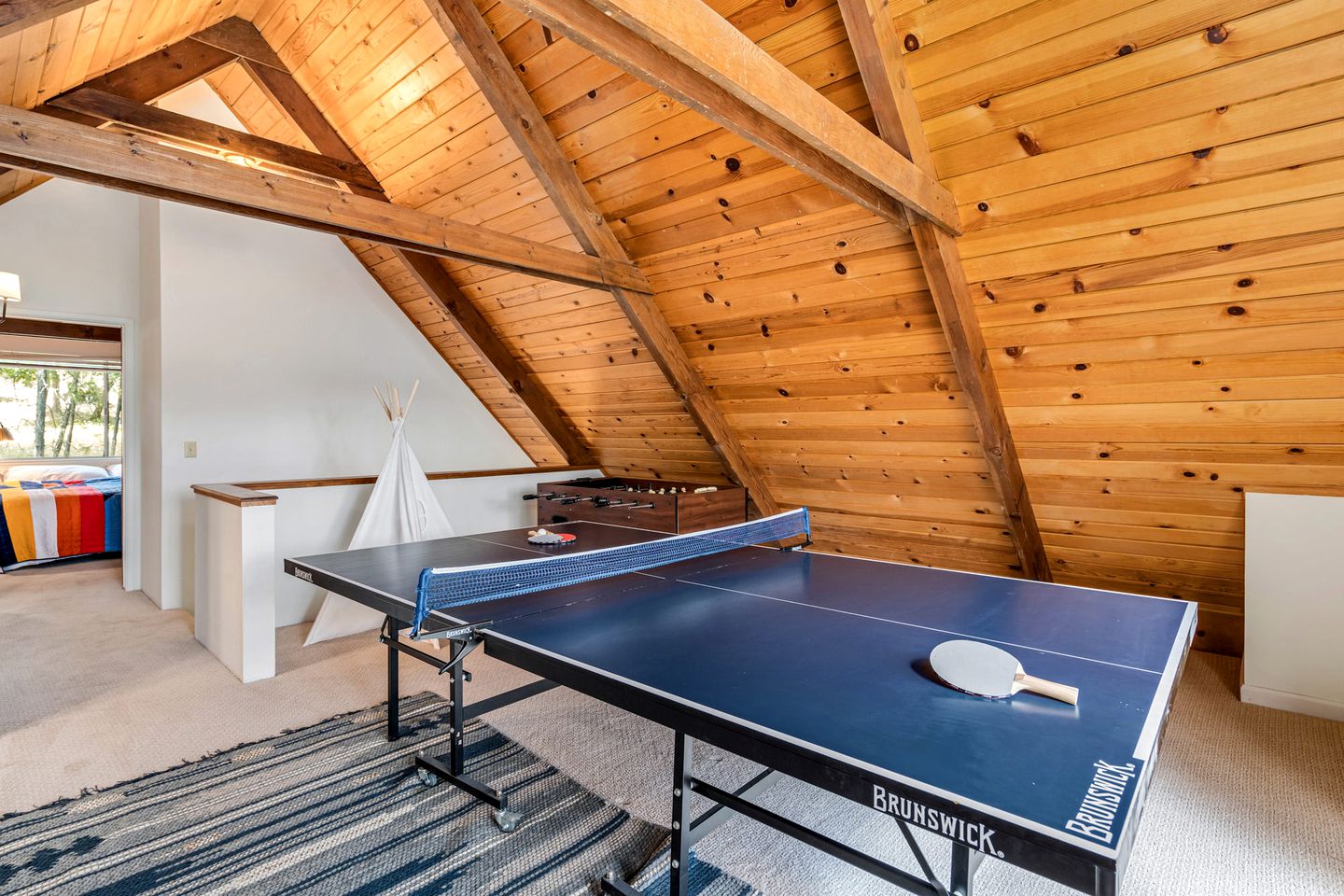 Pet-Friendly Perfection: Modern Cabin with Deck, Nestled by Pine Mountain Lake