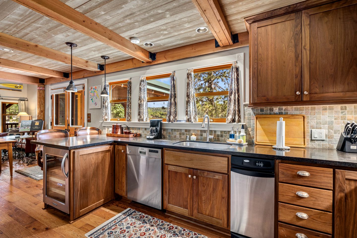 Wonderful Family Glamping Vacation Destination: A Beautiful Cottage by Pine Mountain Lake in Groveland, California