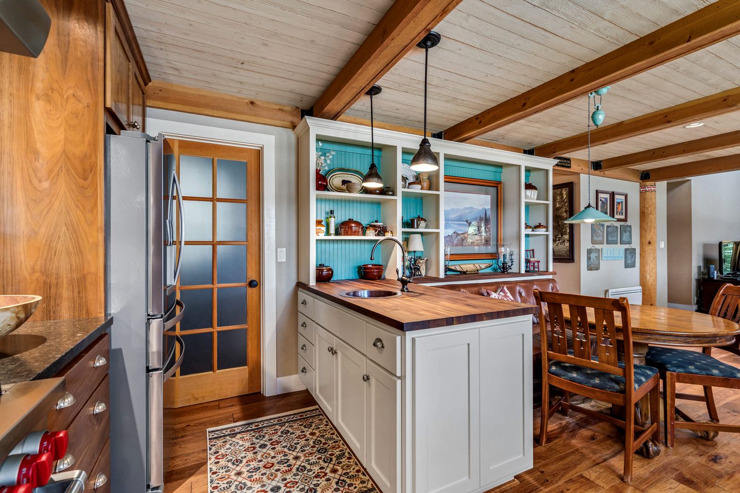 Wonderful Family Glamping Vacation Destination: A Beautiful Cottage by Pine Mountain Lake in Groveland, California