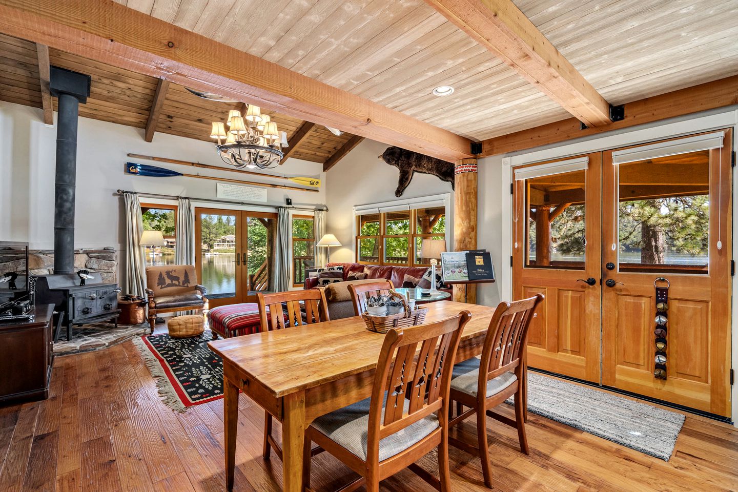 Wonderful Family Glamping Vacation Destination: A Beautiful Cottage by Pine Mountain Lake in Groveland, California