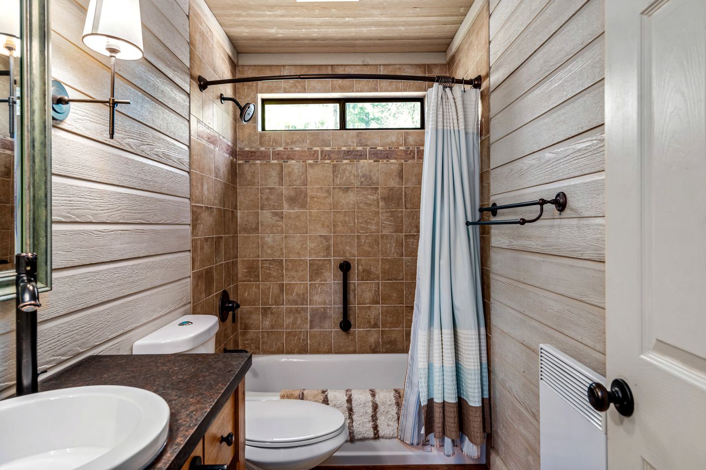 Wonderful Family Glamping Vacation Destination: A Beautiful Cottage by Pine Mountain Lake in Groveland, California