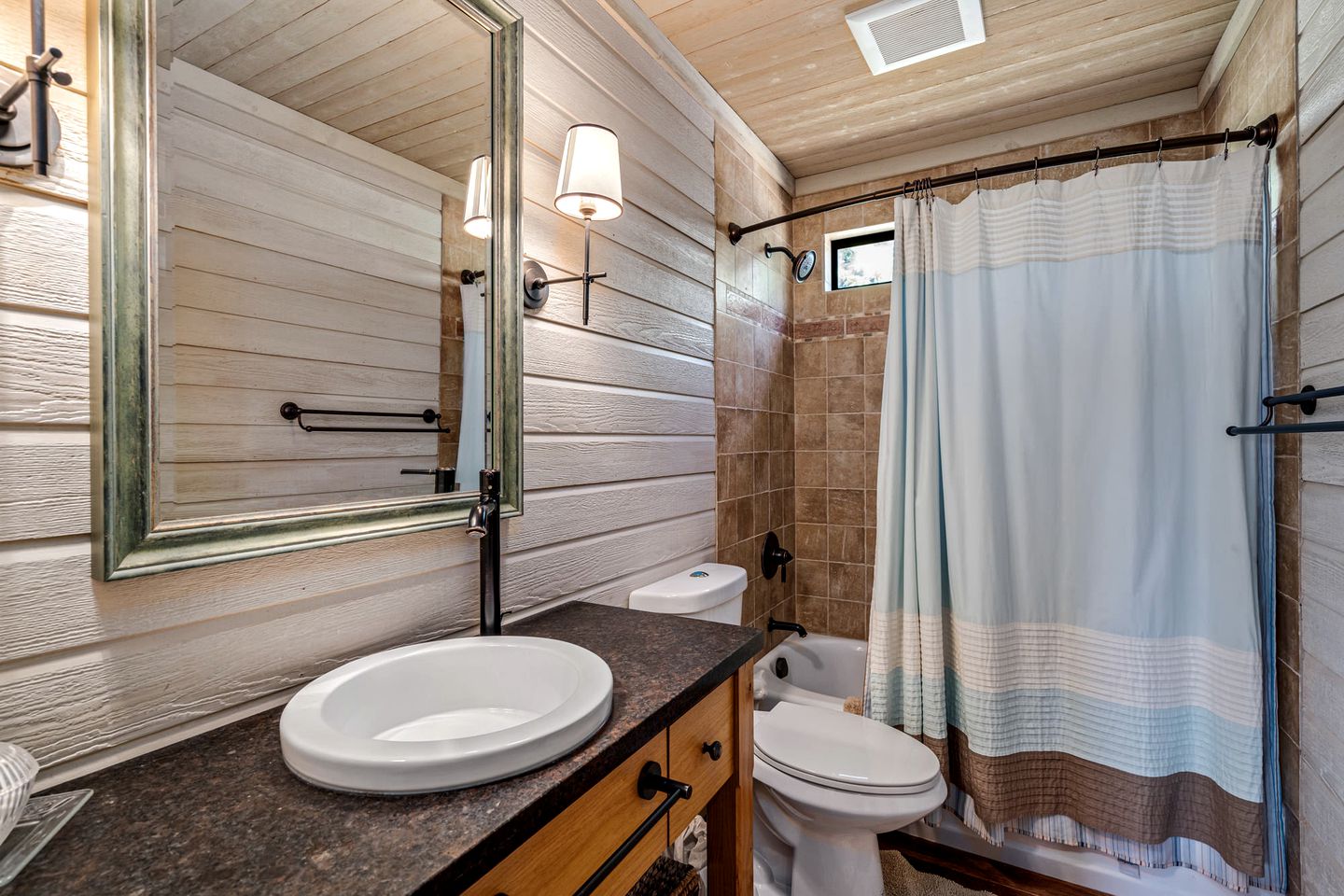 Wonderful Family Glamping Vacation Destination: A Beautiful Cottage by Pine Mountain Lake in Groveland, California