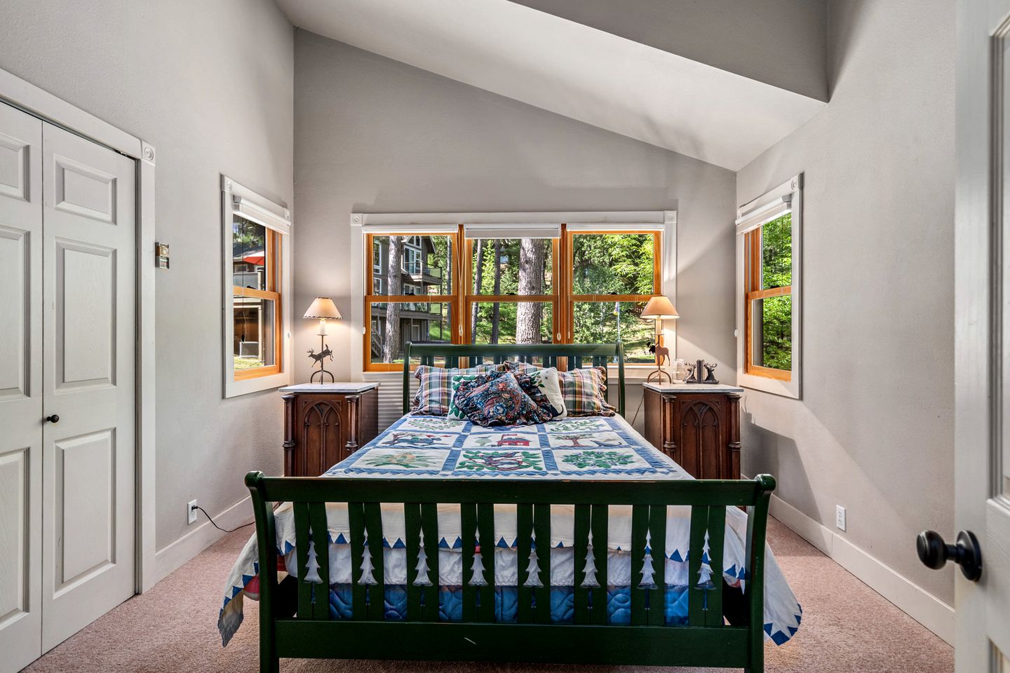 Wonderful Family Glamping Vacation Destination: A Beautiful Cottage by Pine Mountain Lake in Groveland, California