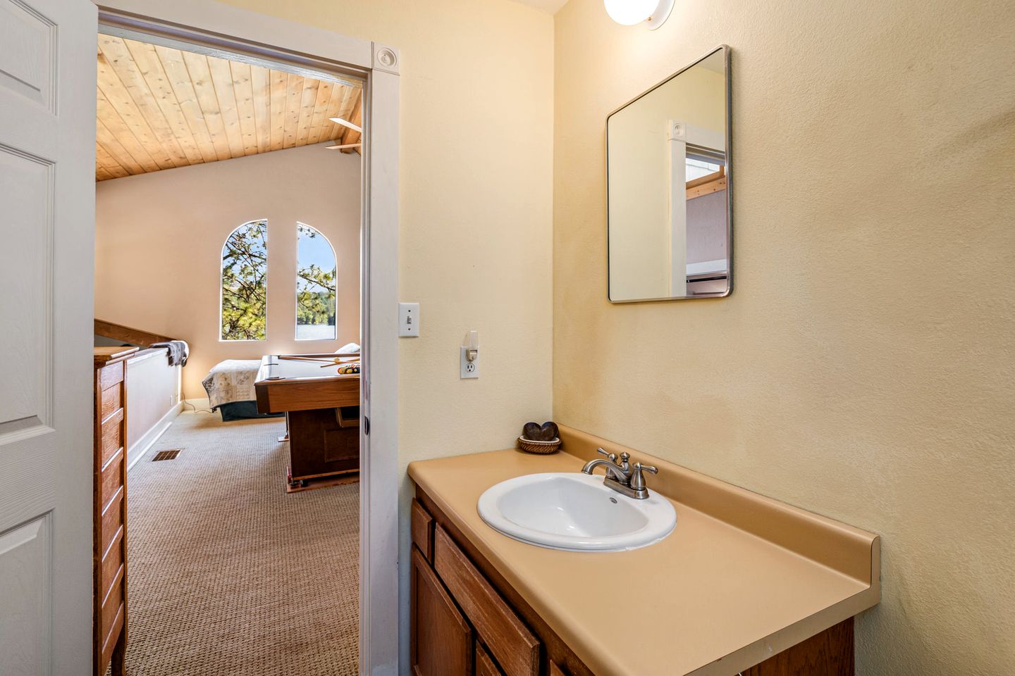 Wonderful Family Glamping Vacation Destination: A Beautiful Cottage by Pine Mountain Lake in Groveland, California