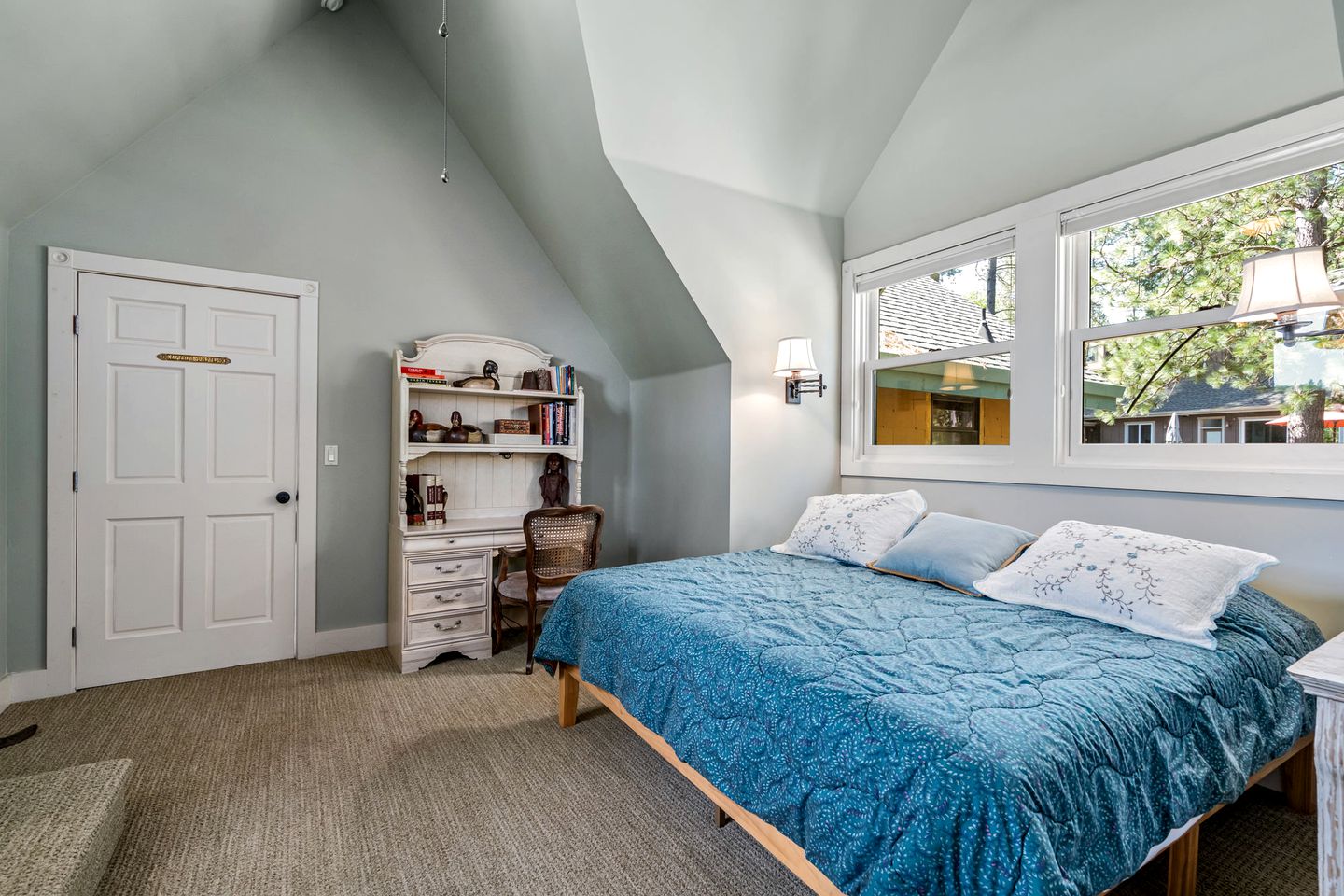 Wonderful Family Glamping Vacation Destination: A Beautiful Cottage by Pine Mountain Lake in Groveland, California