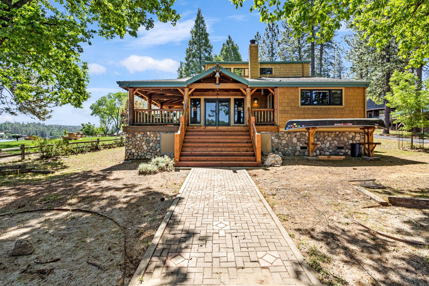 Wonderful Family Glamping Vacation Destination: A Beautiful Cottage by Pine Mountain Lake in Groveland, California