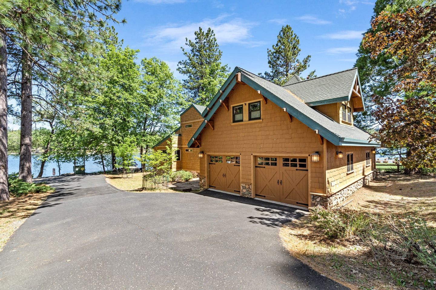 Wonderful Family Glamping Vacation Destination: A Beautiful Cottage by Pine Mountain Lake in Groveland, California