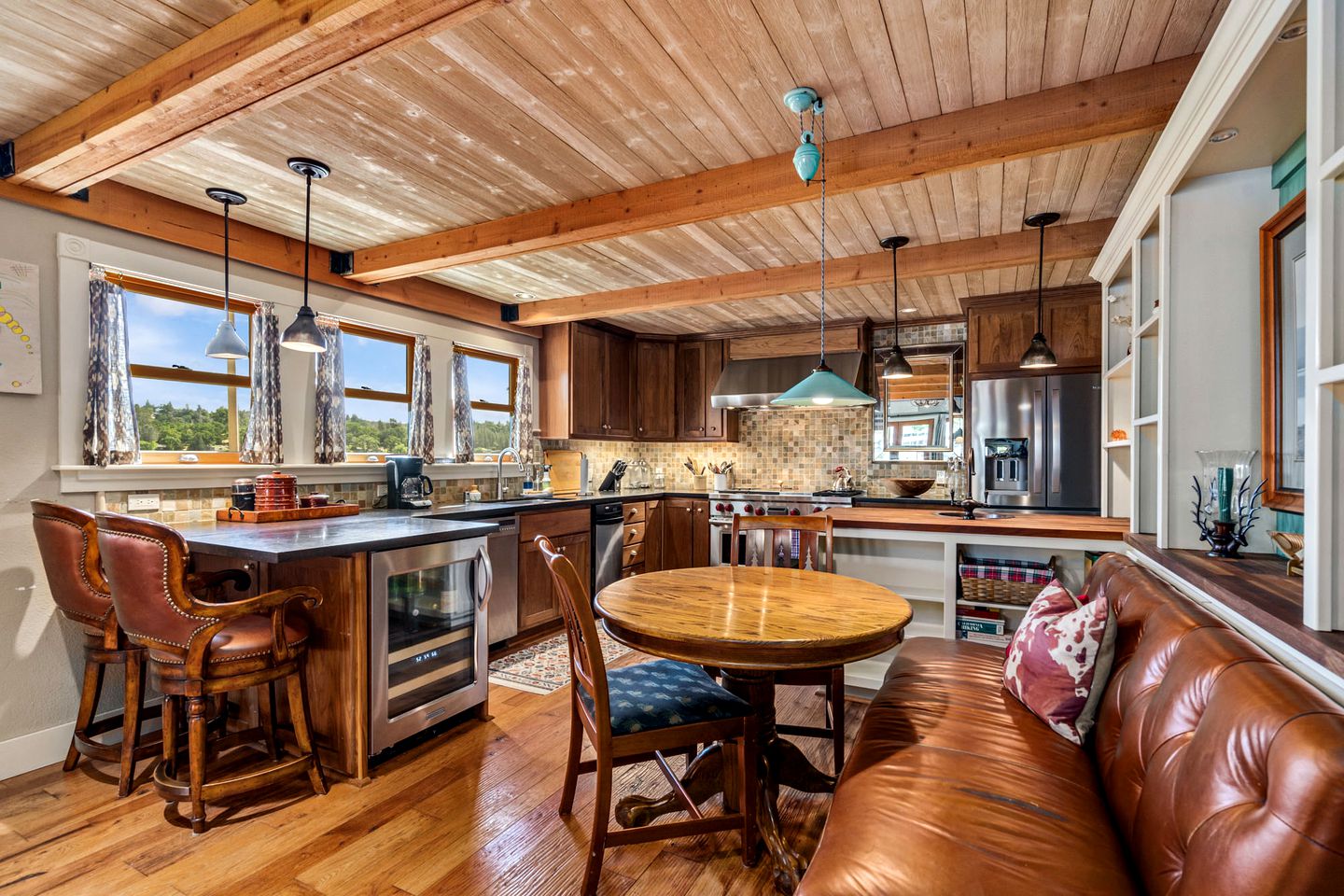 Wonderful Family Glamping Vacation Destination: A Beautiful Cottage by Pine Mountain Lake in Groveland, California