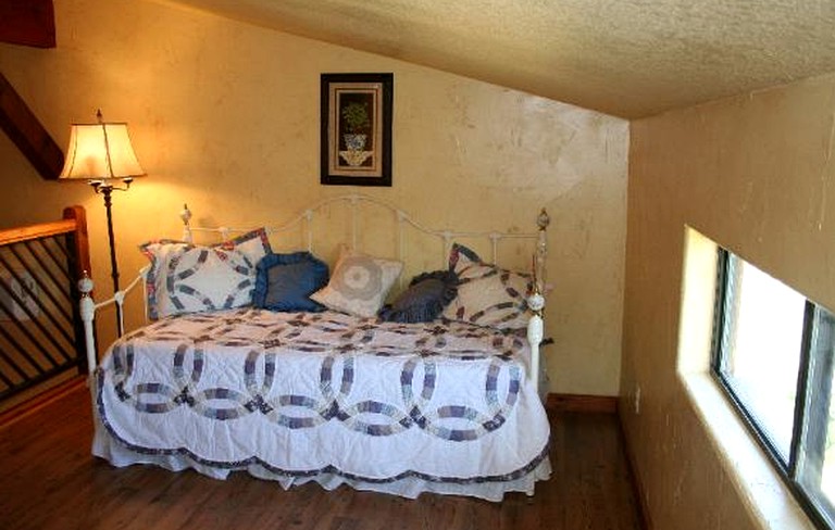 Cabins (Buda, Texas, United States)