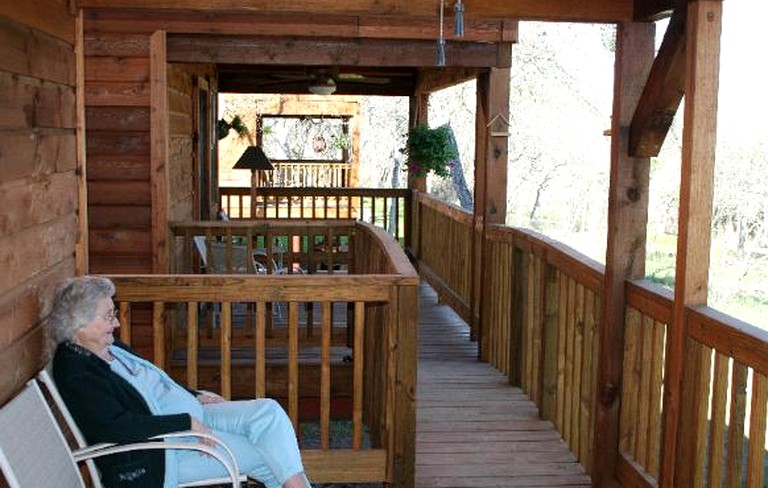 Cabins (Buda, Texas, United States)