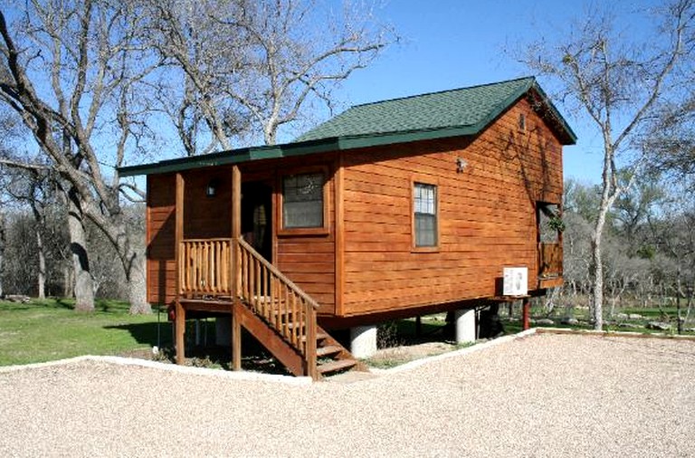 Cabins (Buda, Texas, United States)