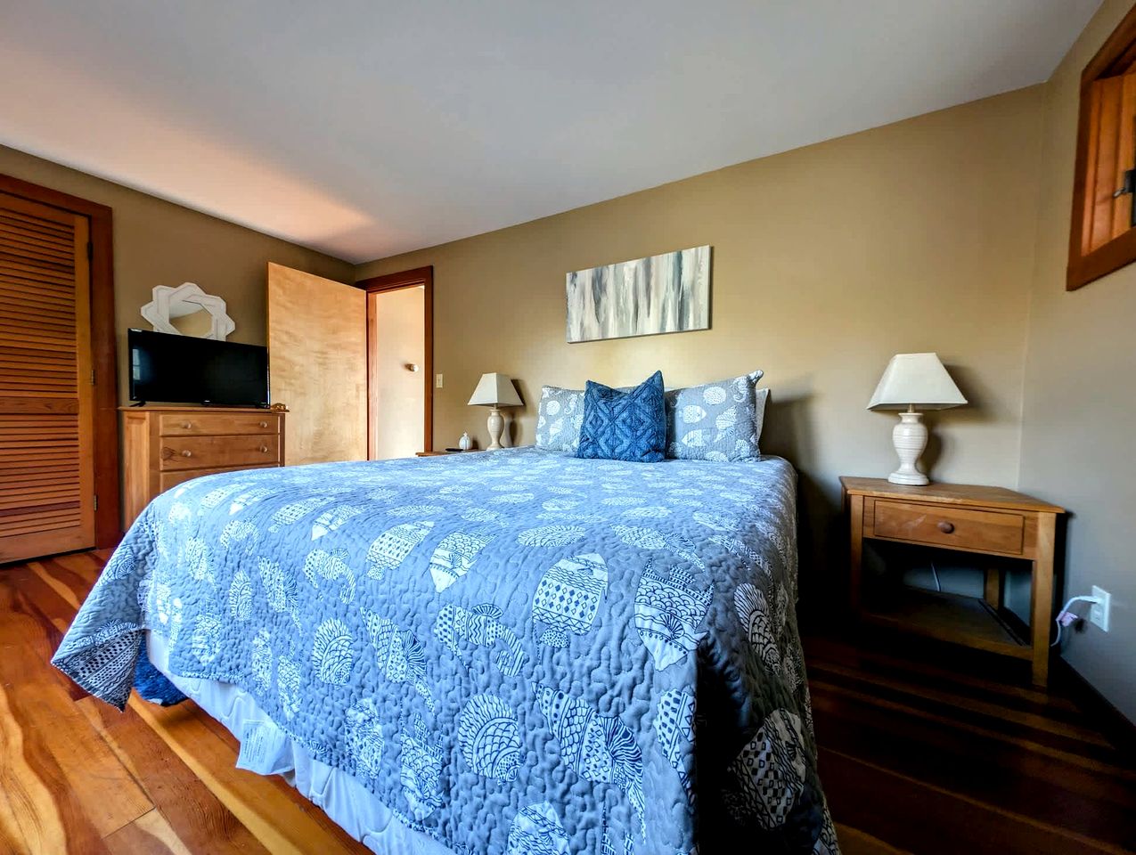 Charming Waterfront Sea Cottage with Private Beach near Bar Harbor, Hancock Maine