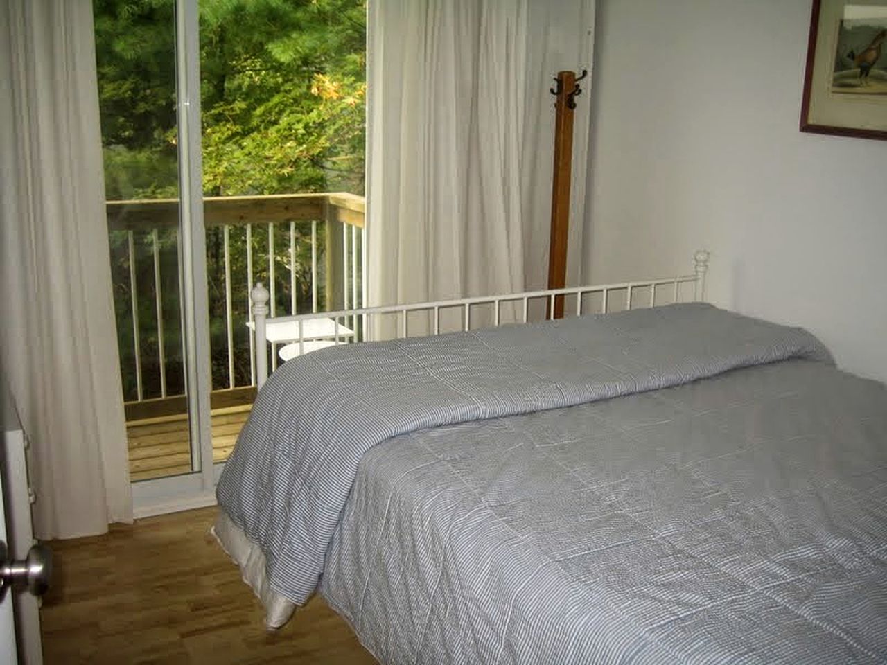 Bobs Lake Cottages The Eagle House, Vacation Rentals, Godfrey, Canada